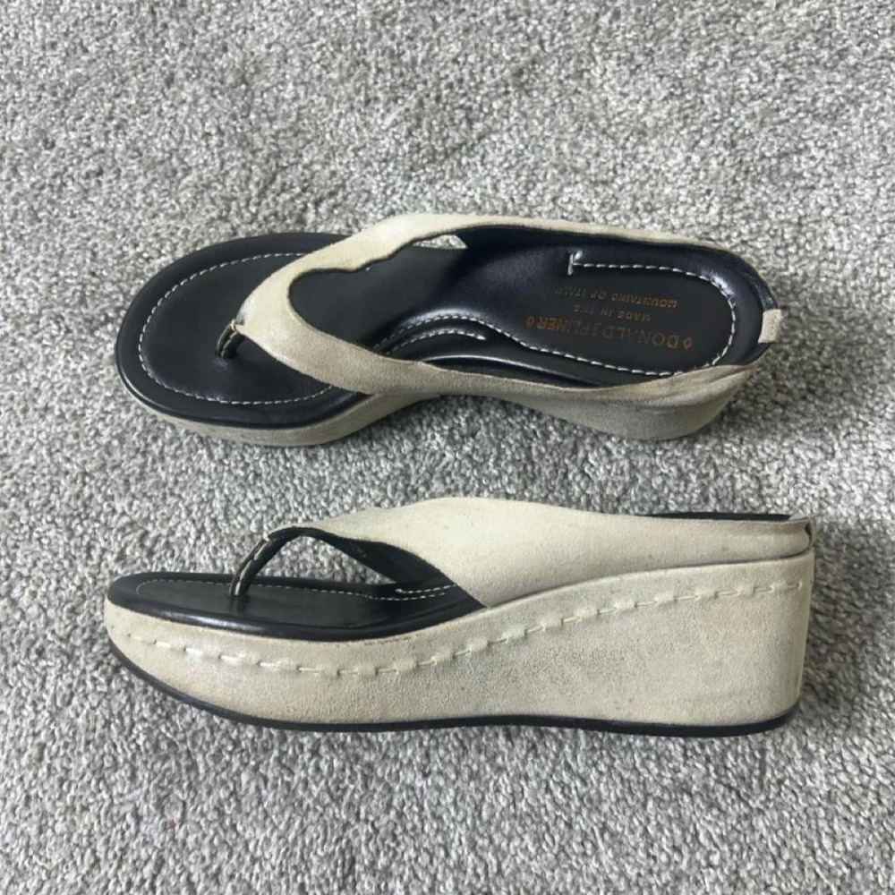 2000s shimmery cream neutral flip flop wedges